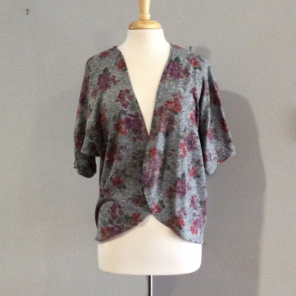 Arizona Jean Co. Gray Floral Open Front Bat Wing Sleeve Cardigan Size XS…
